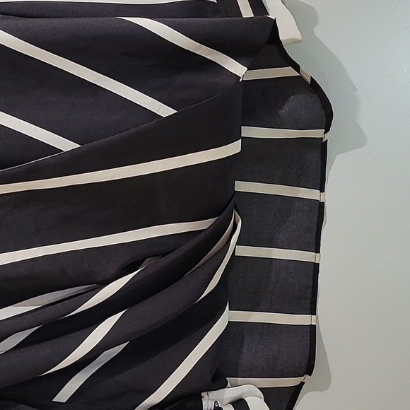 Vince Camuto Women's Longsleeve Blouse Size Medium  Black & White - Picture 5 of 9